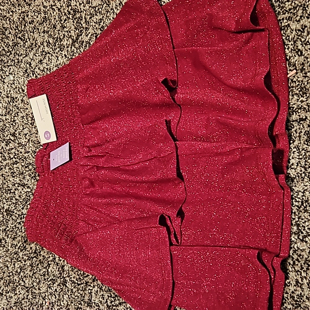 Girls size M 10. New with tag. Skrit. High rise. Fun for summer. Red/pink color